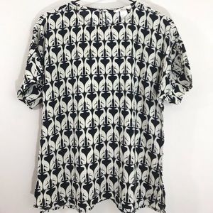 H&M Tops - Black & white dog shirt by H&M H&M Tops - Black & white dog shirt by H&M